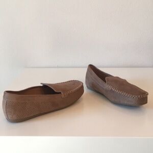 New WB Woman’s Journee Collection Brown Loafers